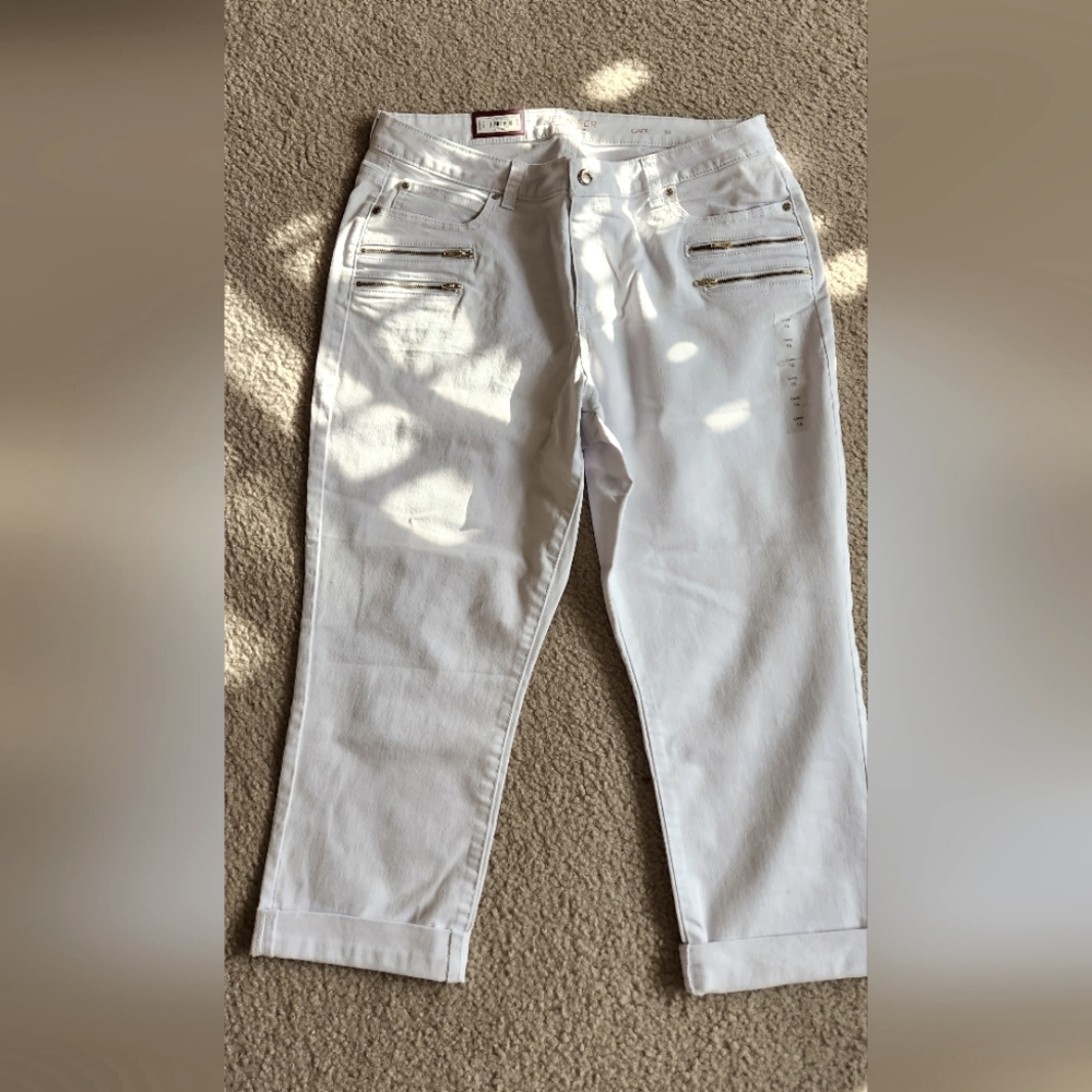 NWT Jennifer Lopez White Capri Jeans